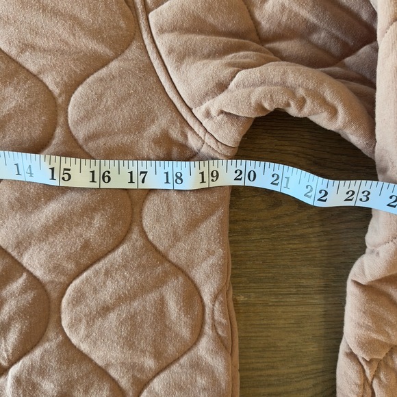 Z SUPPLY Redwood Quilted Jersey Jacket in Saddle-Snap Closure-Stand up Collar‎ - Picture 5 of 13